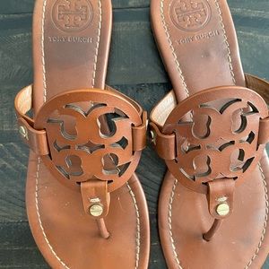 Size 7, Tory Burch Miller sandals in the color tan. Generously loved ❤️